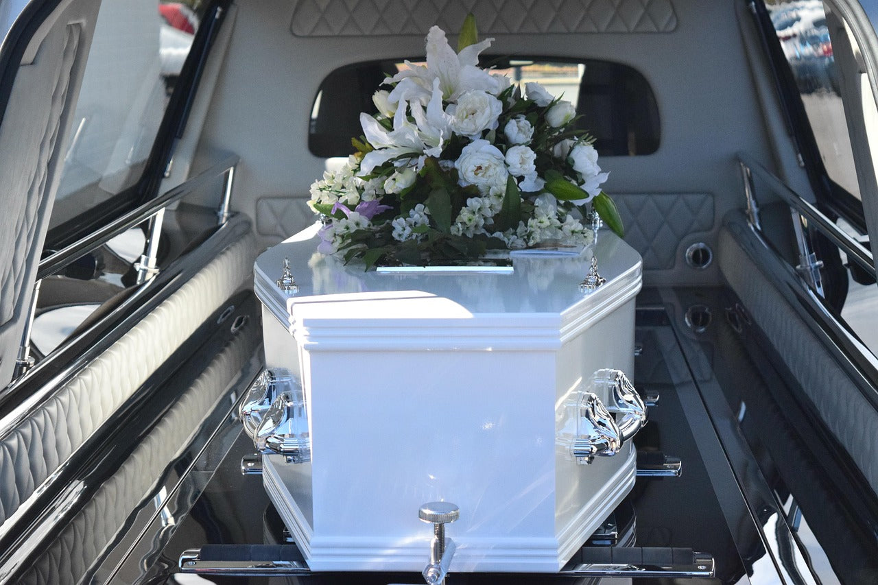 Memorial VS Funeral: Must Know Differences Before Planning a Service